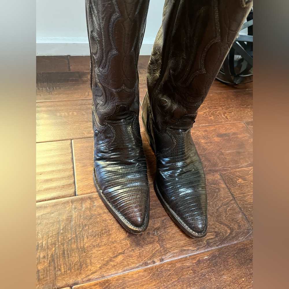 Justin ladies authentic cowboy boots. Dark brown color. Excellent condition - Picture 10 of 10